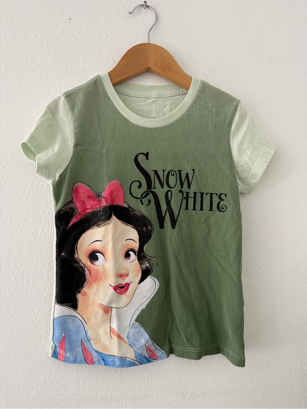 Disney Snow White Short Sleeve Tee in Green with Pink Bow